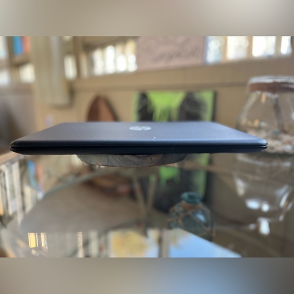 HP WINDOWS 8 LAPTOP- 17” Touchscreen Laptop- Includes Charger and Free Case - Picture 9 of 14